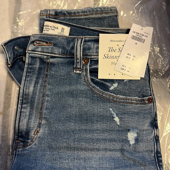 Abercrombie “The Super Skinny Ankle” jeans NWT. - Picture 2 of 5